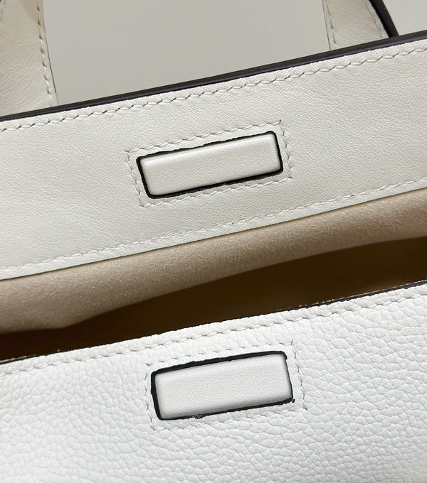 BORSA FENDI 27 IN PELLE DI VITELLO BIANCA CON FERRAMENTA ORO