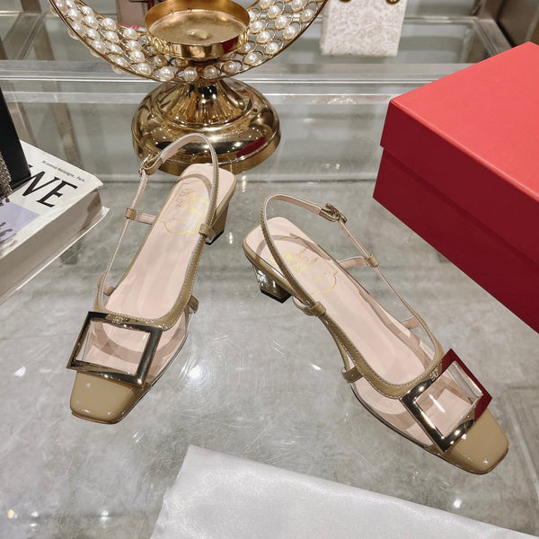 Belle Viv - Décolleté con cinturino posteriore e fibbia in metallo, 45, in pelle verniciata color cammello trasparente