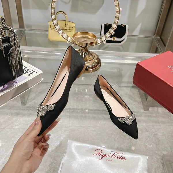 Viv 25 Crystal Diamond Buckle Flats Nero Satin di seta 235396