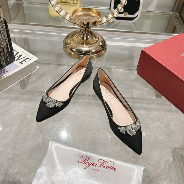 Viv 25 Crystal Diamond Buckle Flats Nero Satin di seta 235396