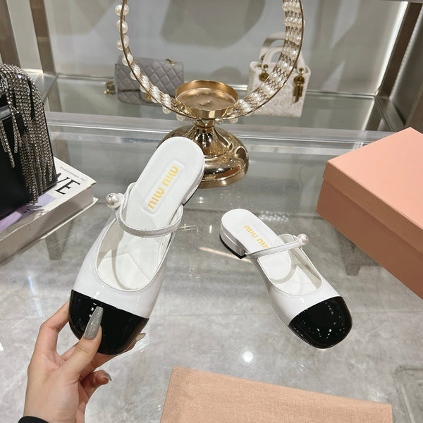 Miu 25C Flat Mule Pelle Verniciata Bianca 235306