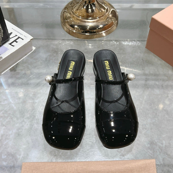 Miu 25C Flat Mule Pelle Verniciata Nera 235307