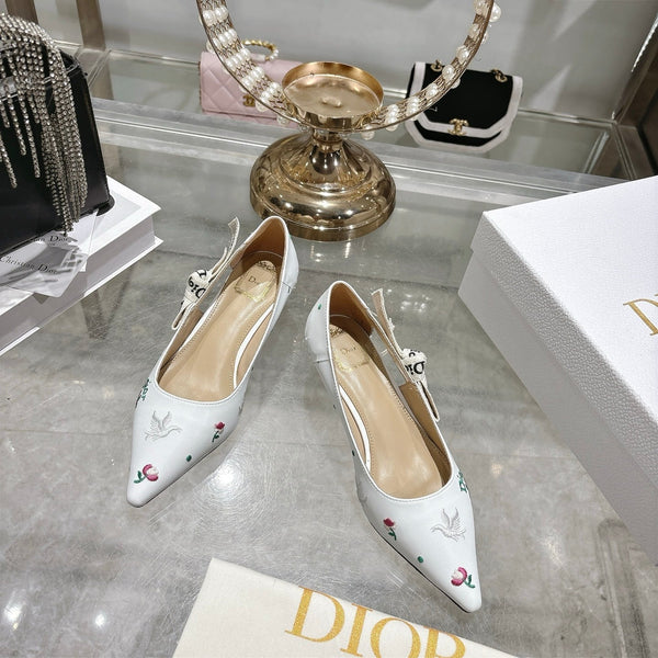 CD 26 High Heel Pump Flower 25 White Sheepskin Ribbon 679715