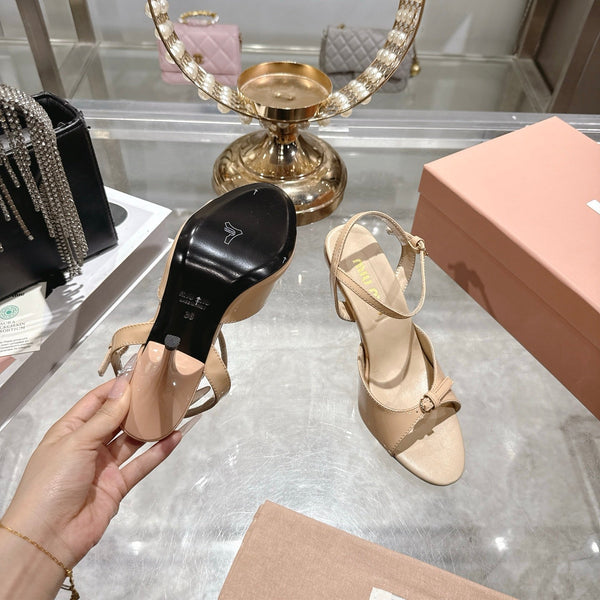 Miu Sandal With Buckle Beige Patent Leather 751324
