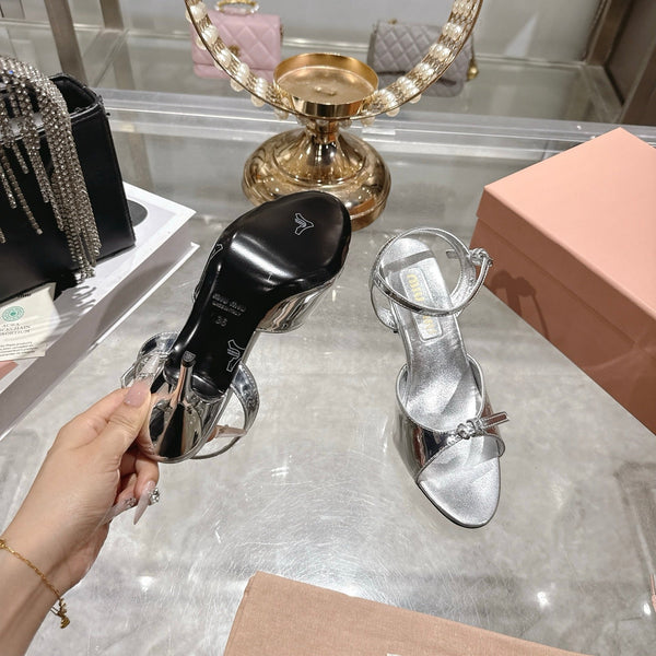 Miu Sandal With Buckle Sliver Patent Leather 751328