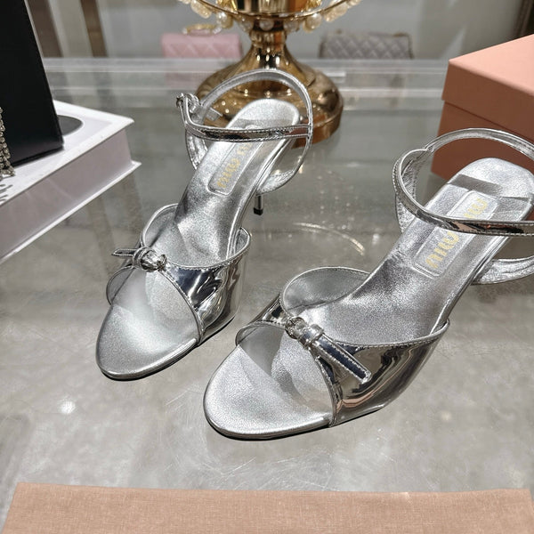 Miu Sandal With Buckle Sliver Patent Leather 751328