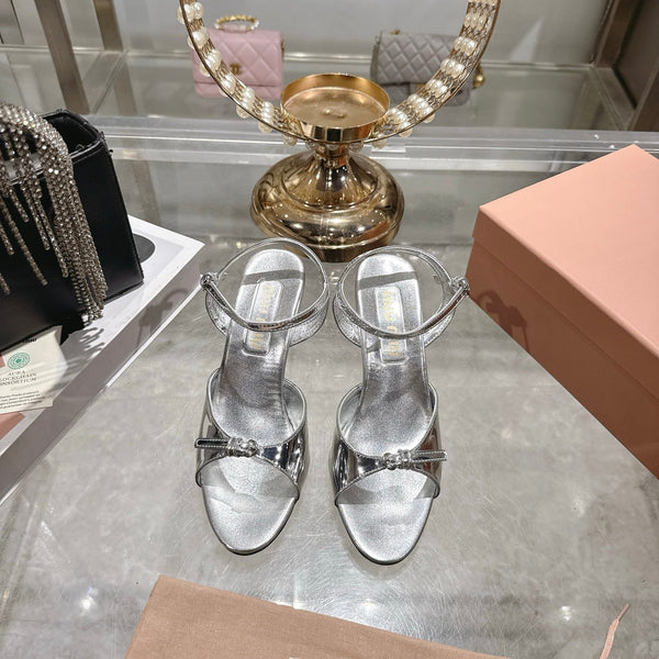 Miu Sandal With Buckle Sliver Patent Leather 751328