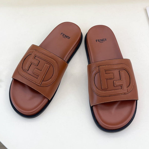 CIABATTE CON LOGO FENDI IN PELLE DI VITELLO MARRONE SCIROPPO