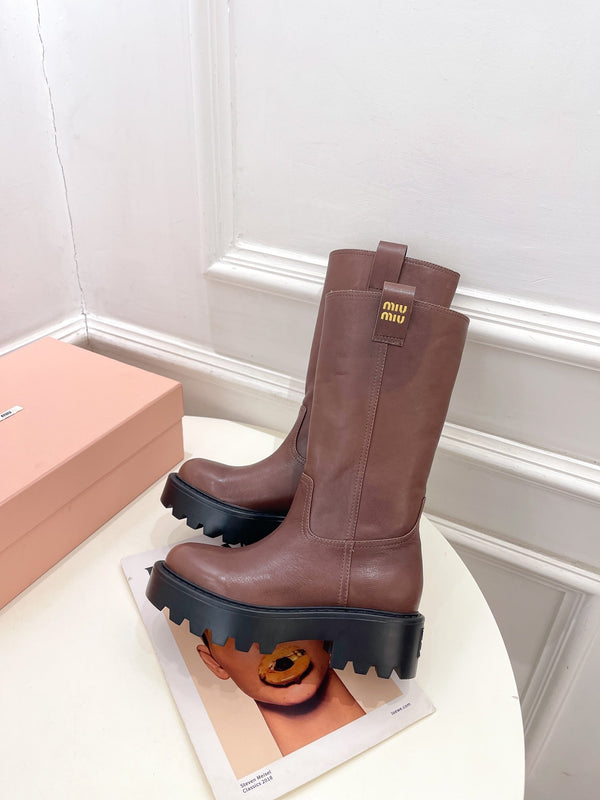 Stivali corti Miu in pelle di vitello marrone rosa scuro