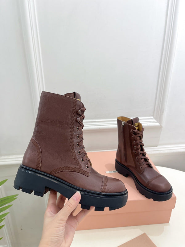 Stivaletti Miu con lacci in pelle di vitello marrone cioccolato