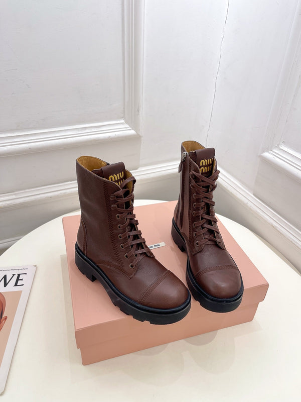 Stivaletti Miu con lacci in pelle di vitello marrone cioccolato