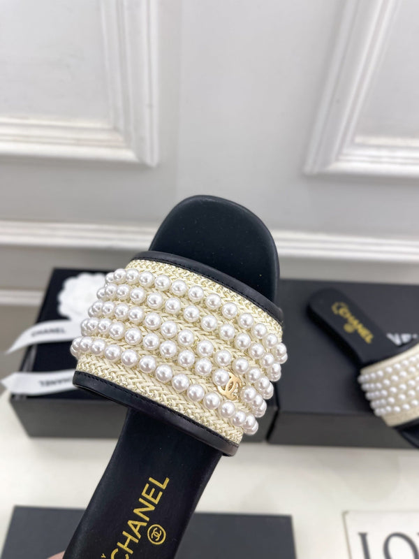 CC Flat Sandal In White Mix Black Calfskin