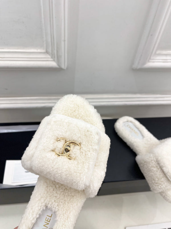 CC 25s Logo Slippers White Wool GHW 435266