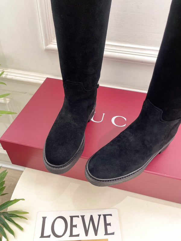 Gucci 25𝐬𝐬 hight boots black suede 435368
