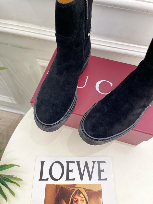 Gucci 25𝐬𝐬 horsebit ankle boots black suede 435374