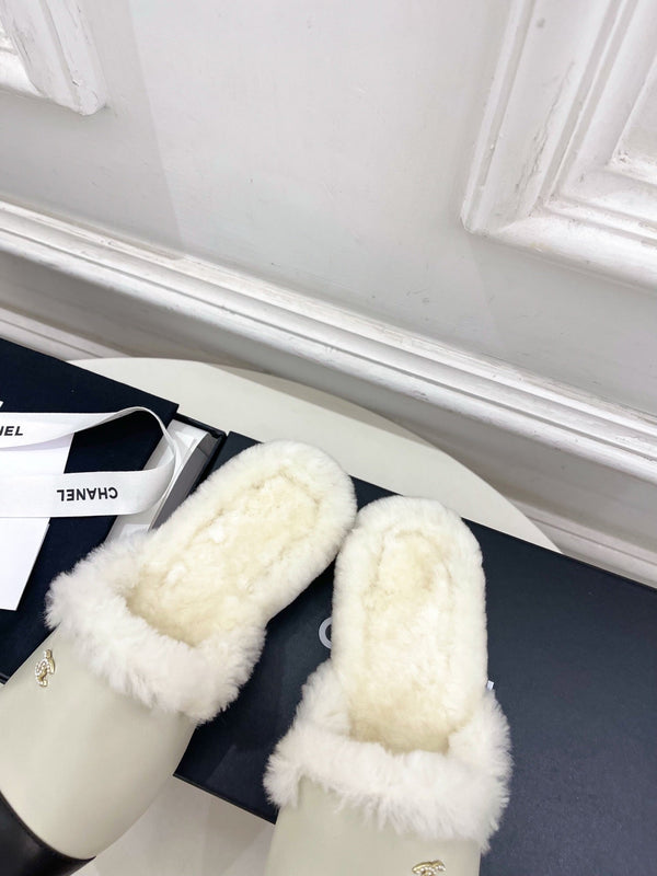 CC 25K Double C Pearl Fur Slippers Black Warm Beige Calfskin Shearing 586998