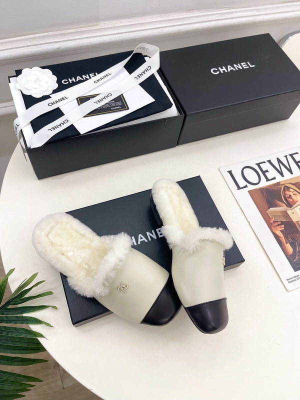 CC 25K Double C Pearl Fur Slippers Black Warm Beige Calfskin Shearing 586998