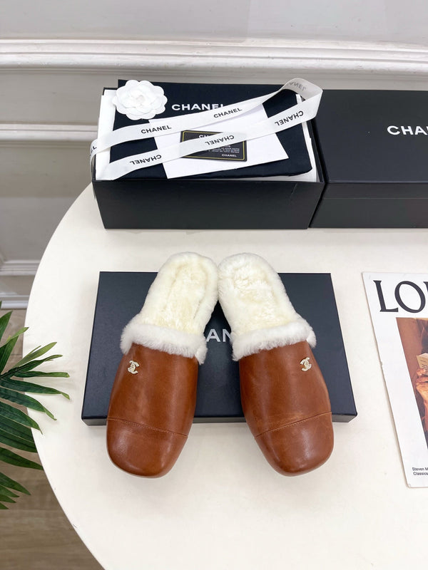 CC 25K Double C Pearl Fur Slippers Brown White Calfskin Shearing 586999