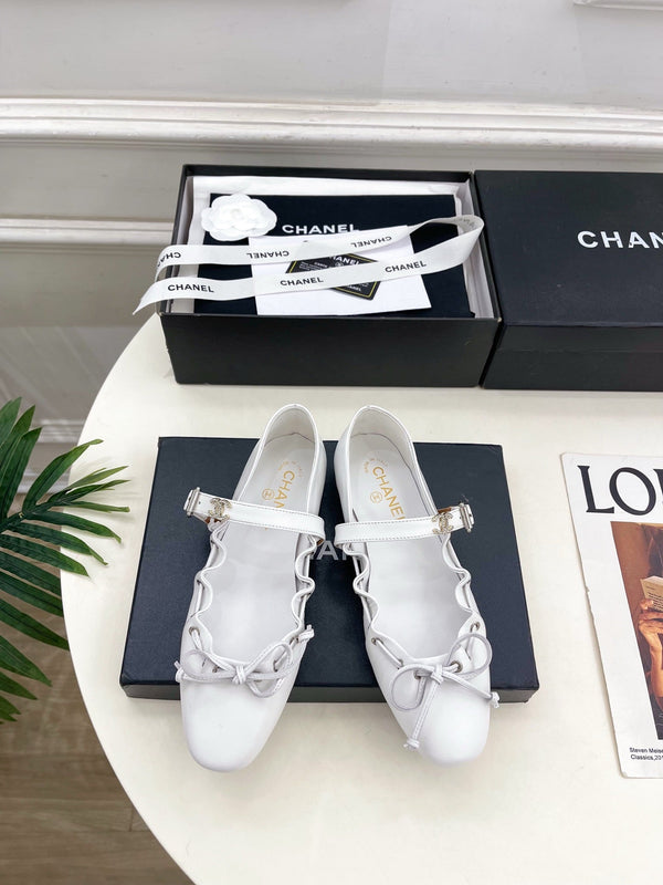 CC 26 SS Ballerines Babies à nœud froncé Mary Jane en veau blanc 586929