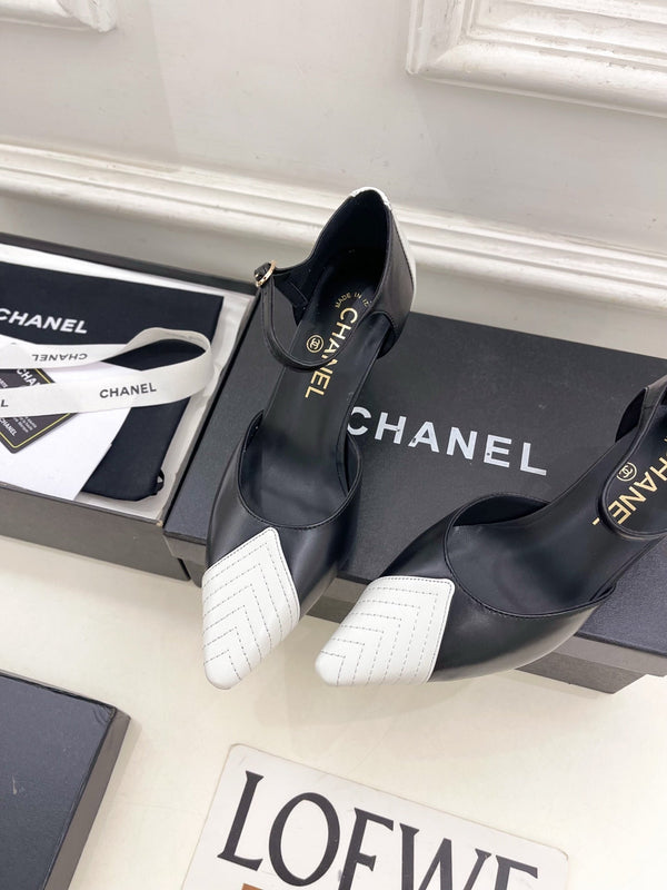 CC 26 SS Double C Bride arrière 7,5cm Cuir de veau blanc noir 586934