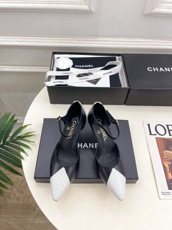 CC 26 SS Double C Bride arrière 7,5cm Cuir de veau blanc noir 586934