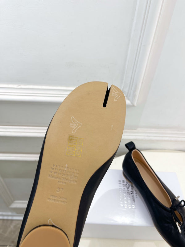 MM 26s Tabi Ballet Flats Black Lambskin 947488