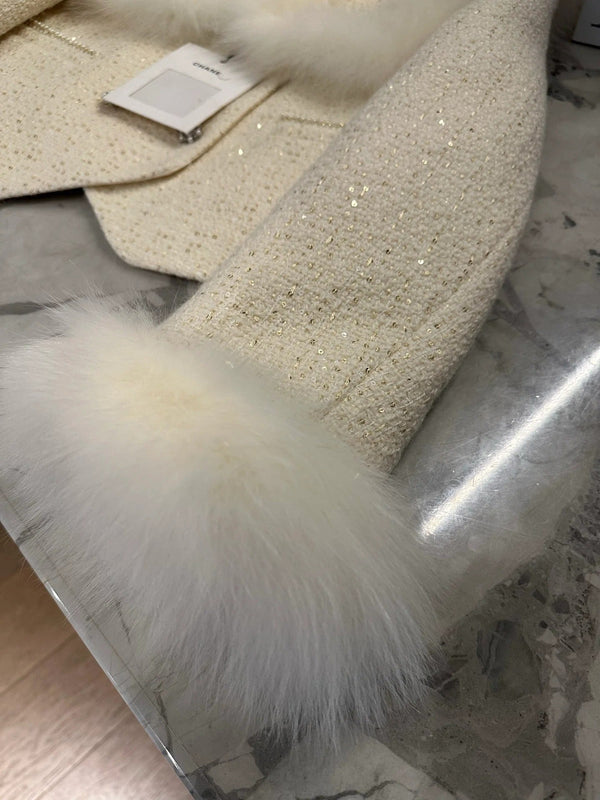 Veste Chanel 2026 en tweed blanc et fourrure