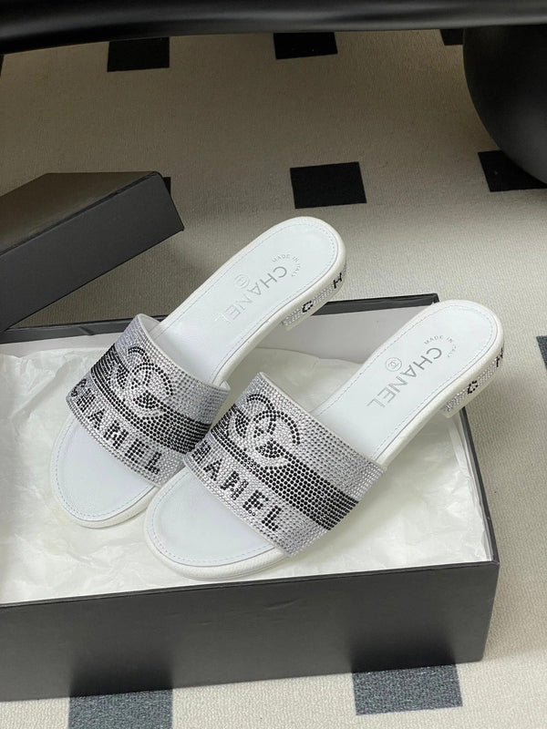 CC 26s Flat Sandals White Gray Sheepskin Rhinestones 649515
