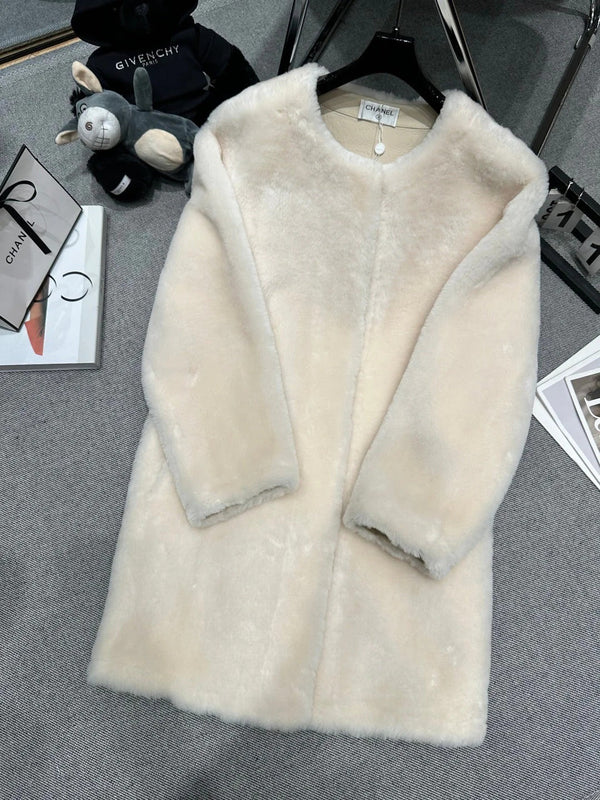 CHANEL MANTEAU EN FOURRURE D'AGNEAU 25S 506