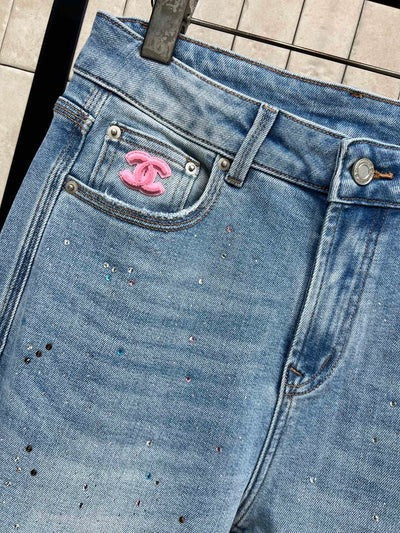 Chanel 2026 Jean Large Brodé Logo Strass Coton Bleu Clair 356994