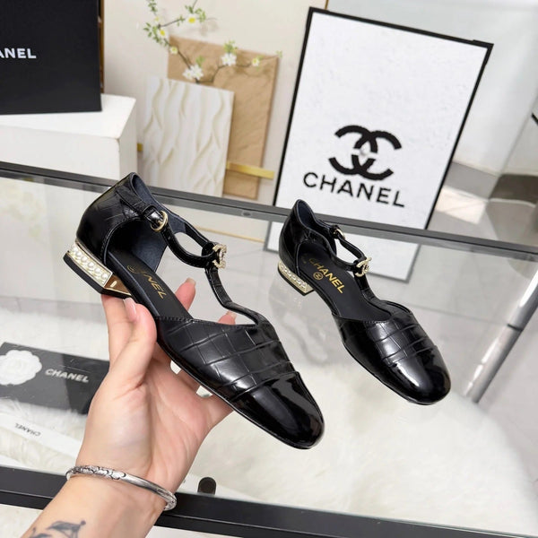 Sandales plates CC 26s en cuir de vachette verni noir 183576