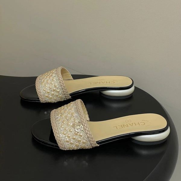 CC 26s Pearl Flat Sandals Beige Patent Leather 649541