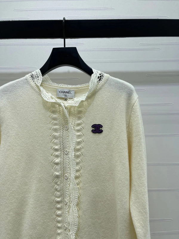 CC 26 Gilet en maille bordé de dentelle Crème Laine 340798