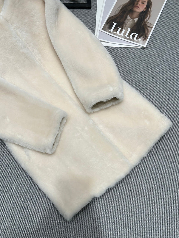 CHANEL MANTEAU EN FOURRURE D'AGNEAU 25S 506
