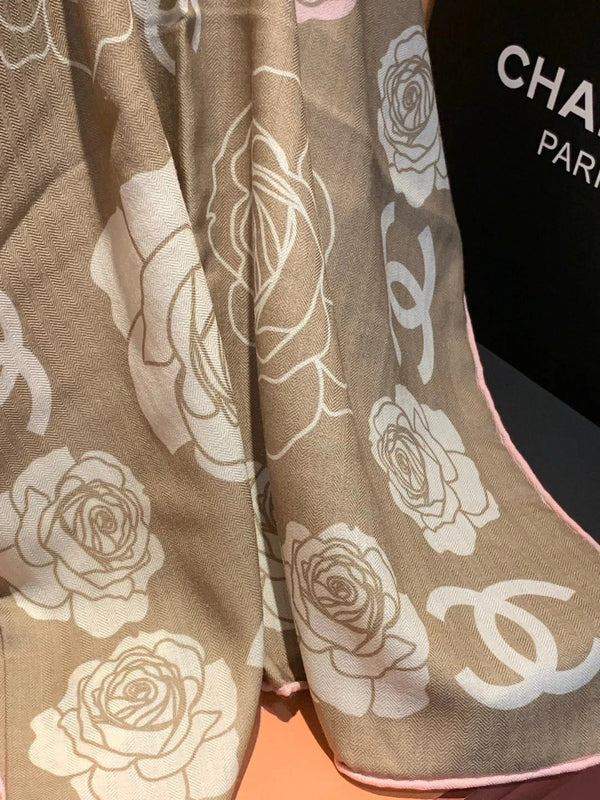 ÉCHARPE CHANEL 25S 140 CM EN CACHEMIRE ET SOIE 943337