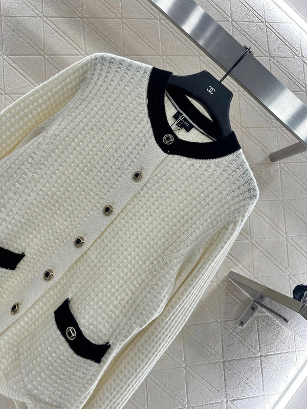 CHANEL Gilet en maille 25S 644