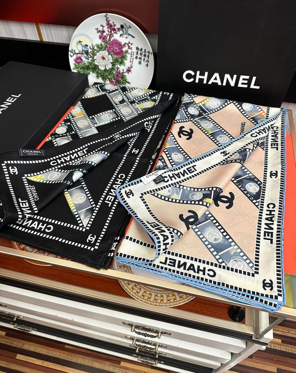 CHANEL 25S SCARF 90 IN SILK 727362