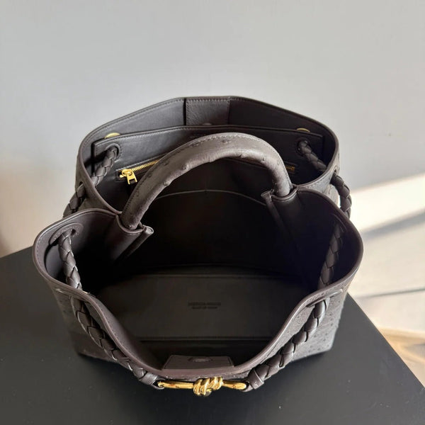 Bottega Veneta 2026 Sac Andiamo en cuir d'autruche marron foncé