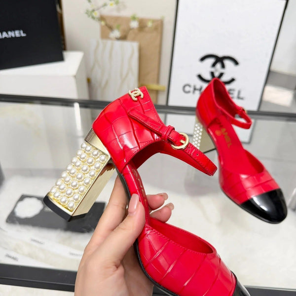 CC 26s Sandales 80 Cuir de vachette verni rouge et noir 183565