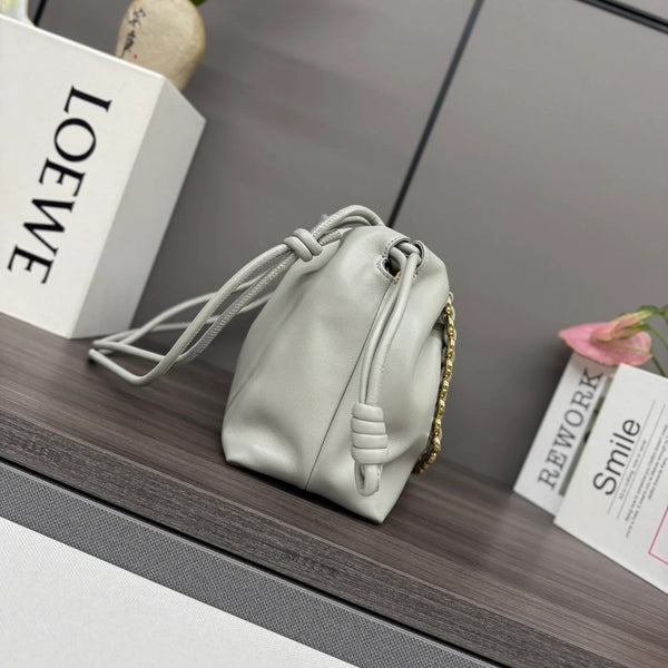 Loewe 2026 Sac cadeau Flamenco 30 cm Cuir Nappa de mouton souple Ivoire