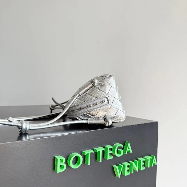 Bottega Veneta 2026 Concert Pouch Bag 18.5 Argent Cuir Intrecciato 137078