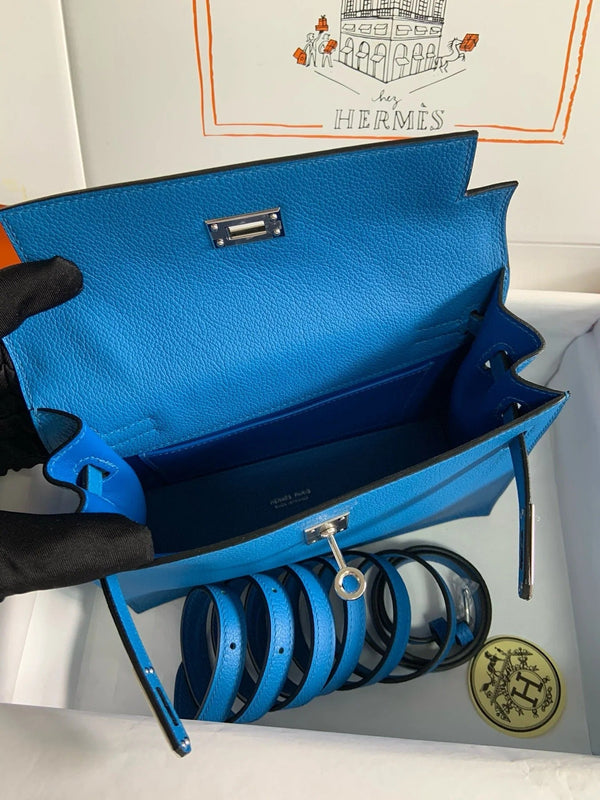 KELLY DANSE 22 EVERCOLOR BLUE IN CALFSKIN SLIVER HARDWARE