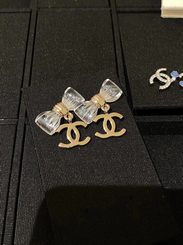 Boucles d'oreilles nœud en acrylique transparent CC doré