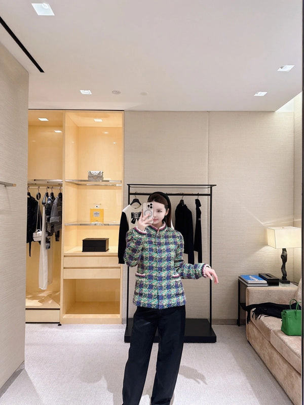 CHANEL VESTE COURTE EN TWEED 25S 499
