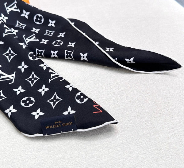 LV SCARF 90 CM IN SILK 721521