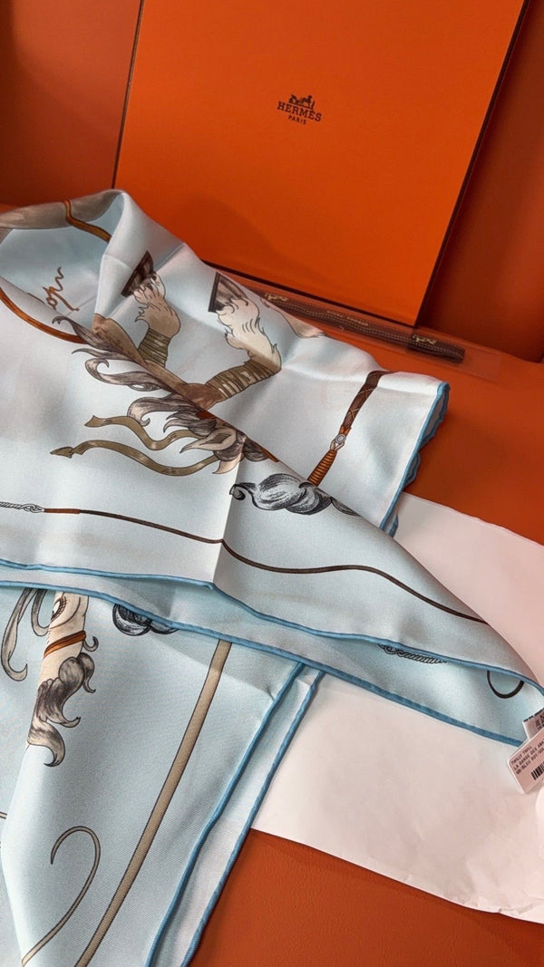 HM 26s 90 House Scarf Light Blue Colorful Mulberry Silk 153374