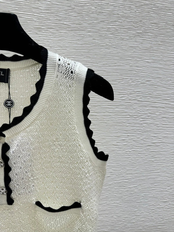 Chanel 2026 Lace Hollow-Out Round Neck Knitted Vest Cardigan Wool 132747