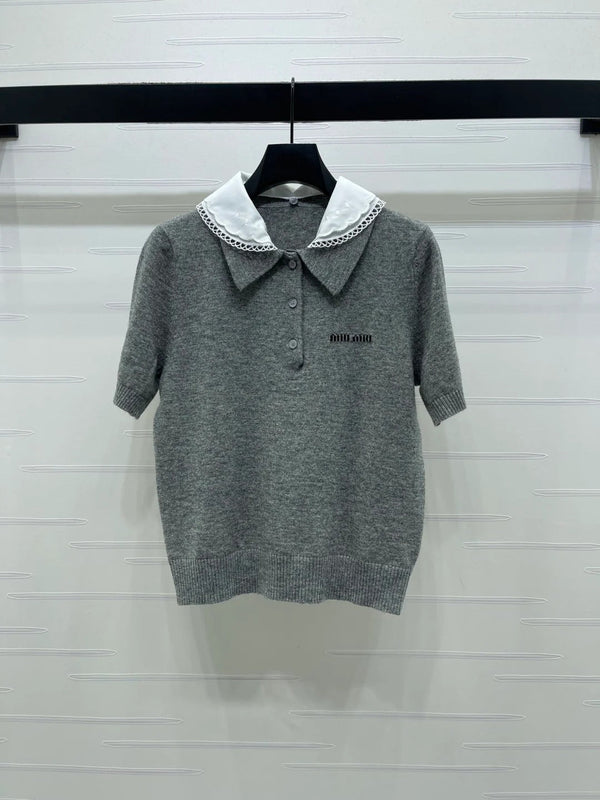 Miumiu 2026 T-shirt en maille à col claudine et manches courtes en laine gris et bleu marine