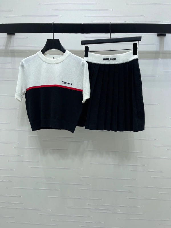 Miumiu 2026 Ensemble Jupe Plissée Manches Courtes Col Rond en Laine 352667