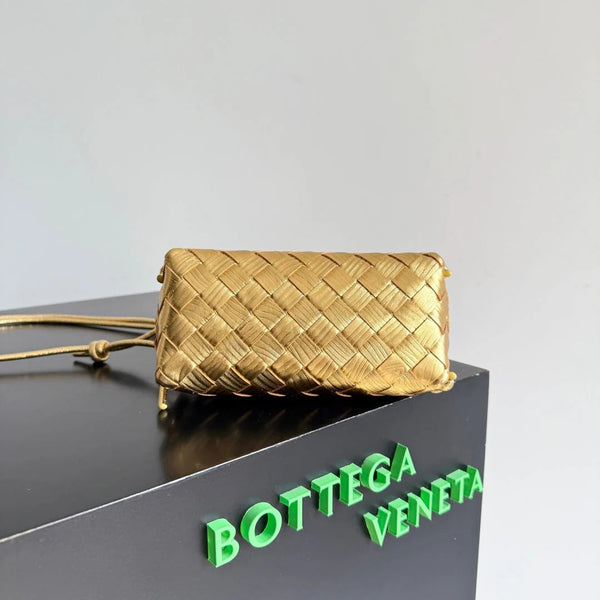 Bottega Veneta 2026 Concert Pouch Bag 18.5 Or Métallisé Cuir Intrecciato